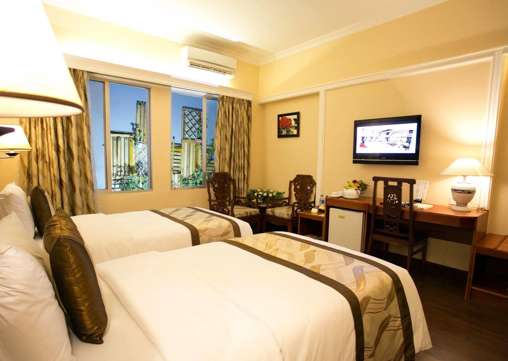 Royal Hotel Saigon Хошимин Экстерьер фото